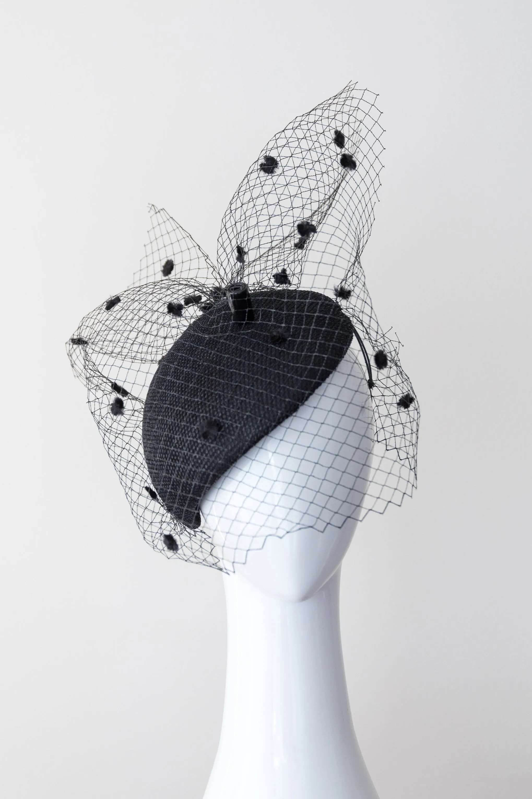 Black Side Beret with Spotted Veiling