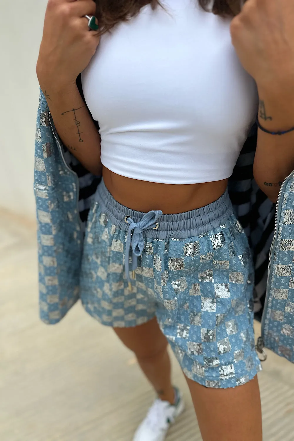 BLK CAPS W SHORTS 001