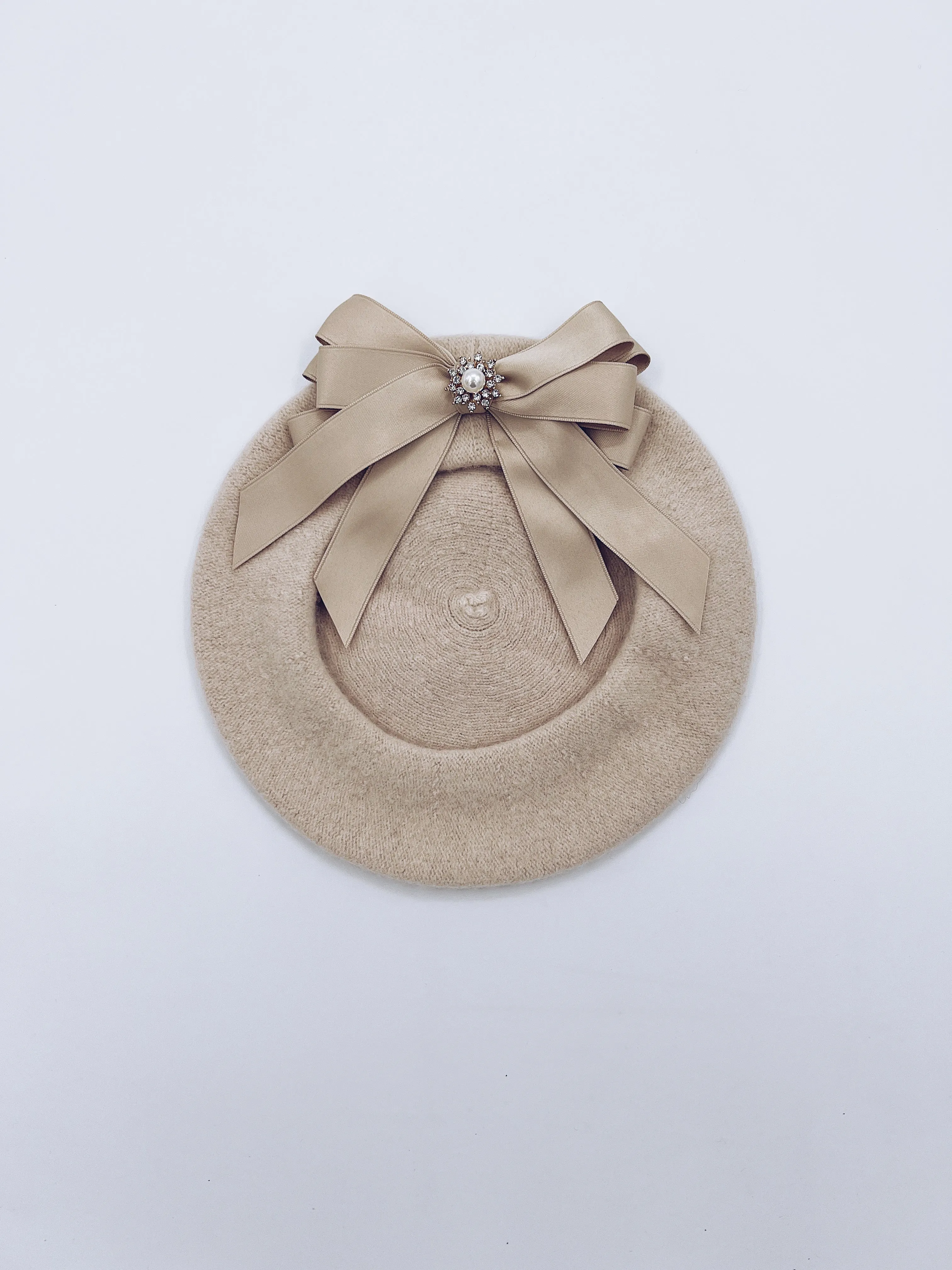 Classic Kids wool beret with beautiful bow details.