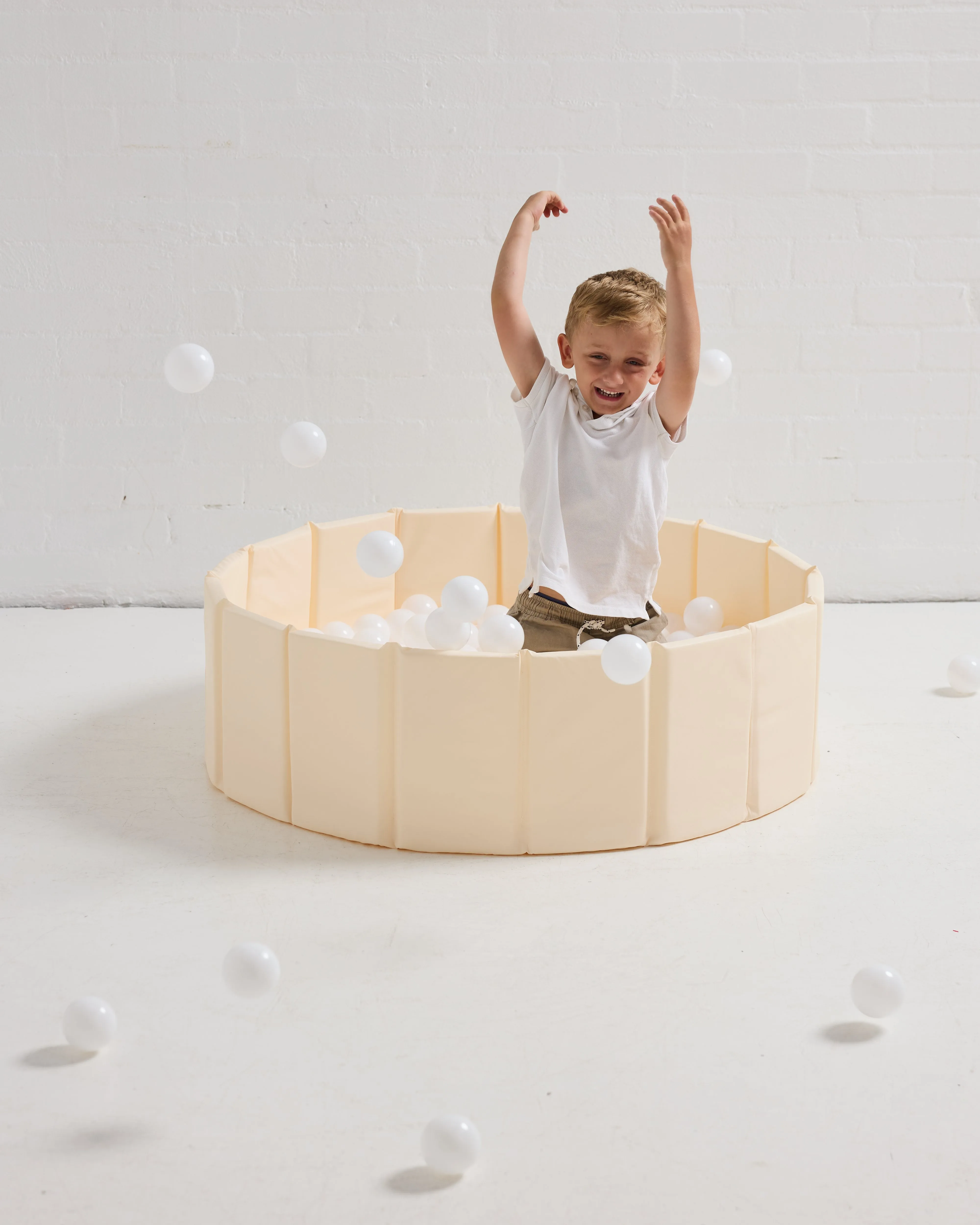 Eco Leather Ivory Foldable Ball Pit   200 Grey White and Light Grey Balls