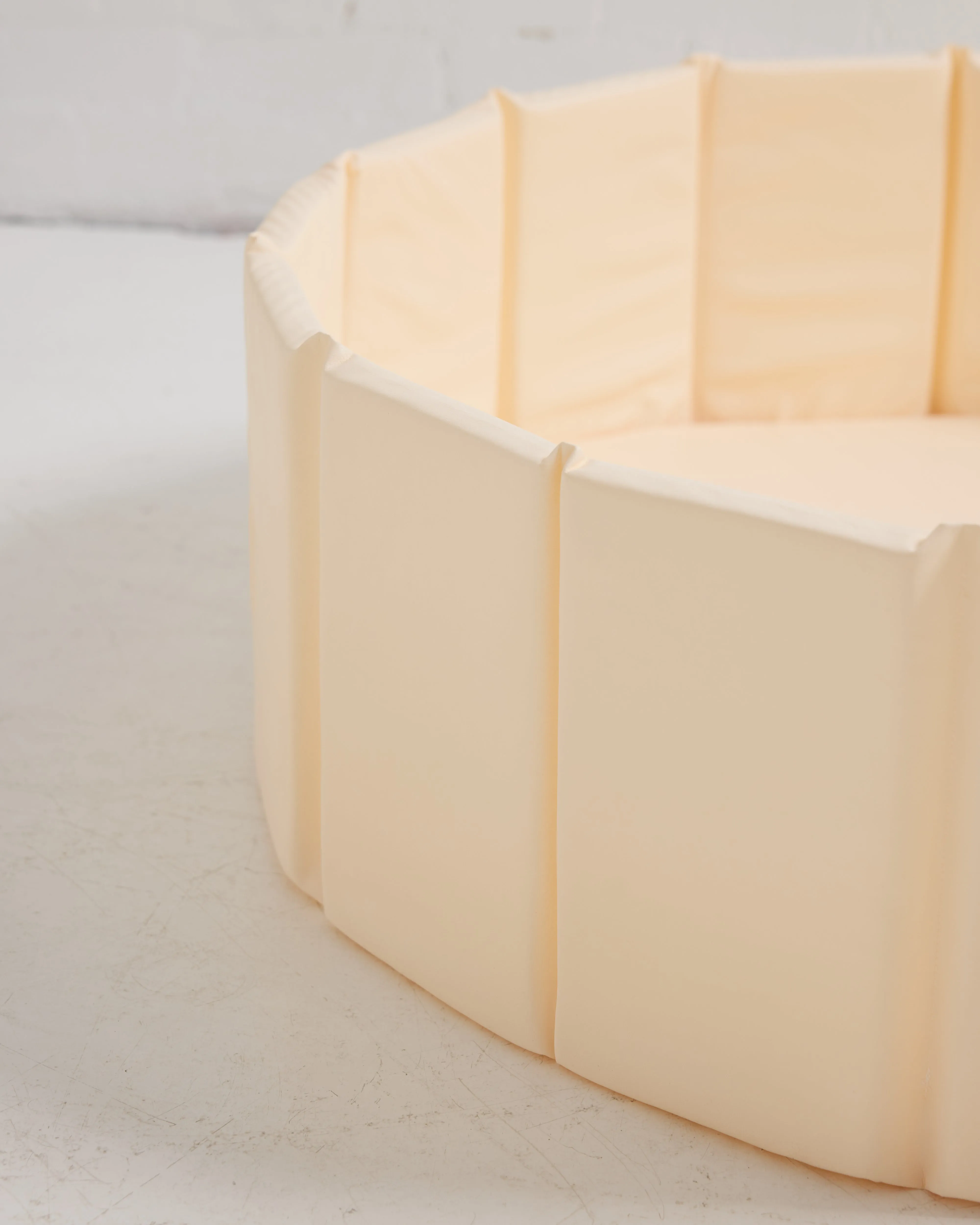 Eco Leather Ivory Foldable Ball Pit   200 Grey White and Light Grey Balls