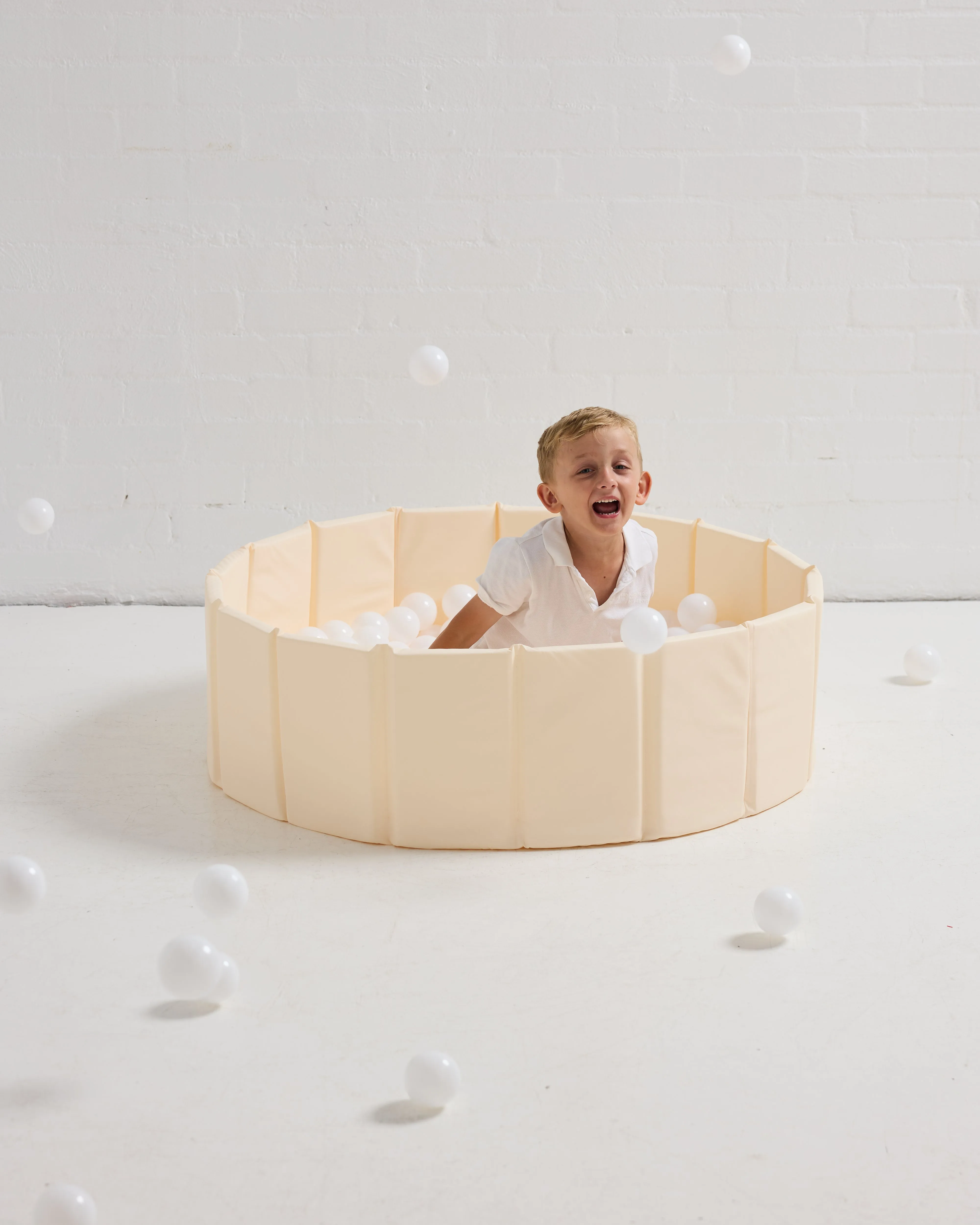 Eco Leather Ivory Foldable Ball Pit   200 Grey White and Light Grey Balls
