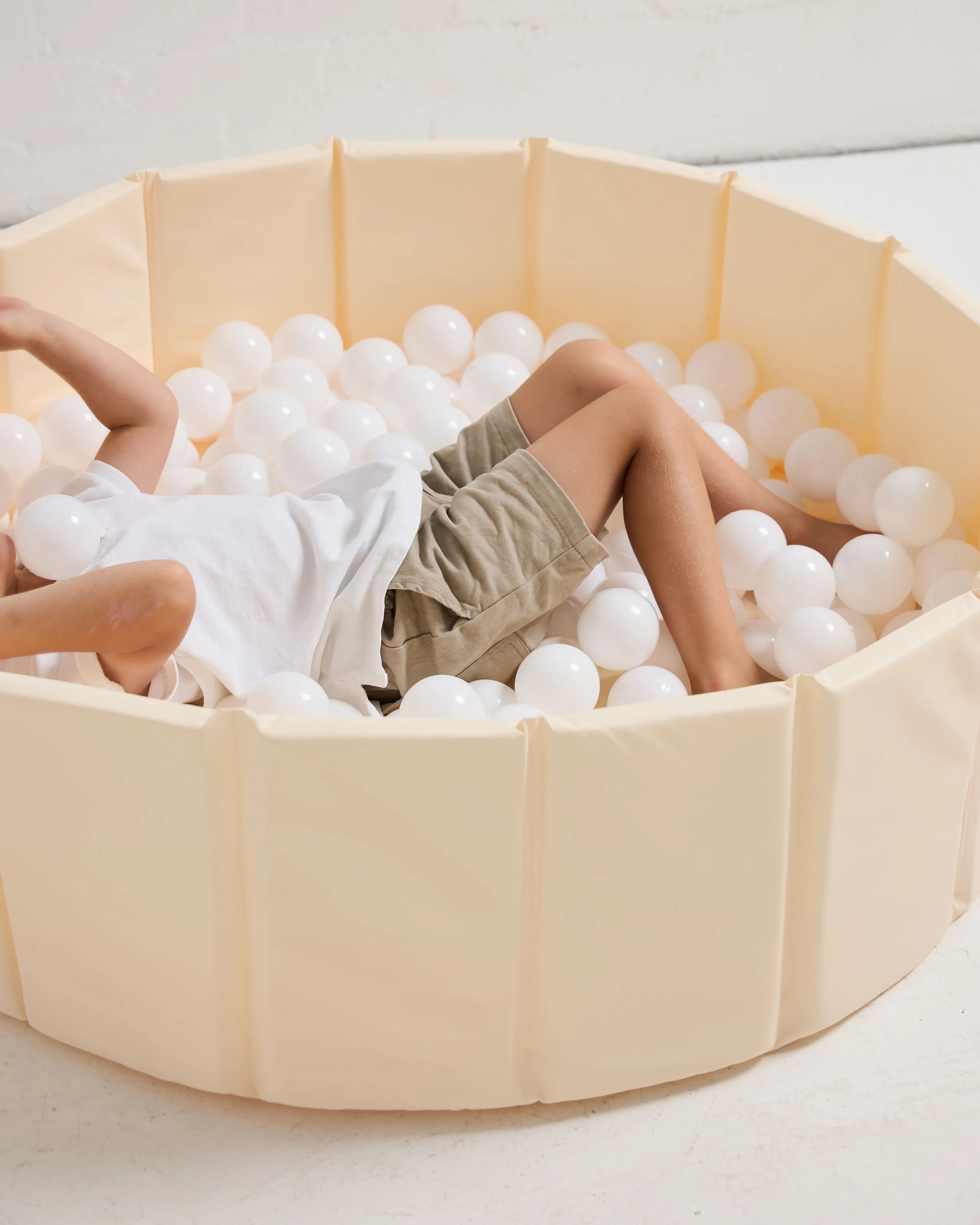 Eco Leather Ivory Foldable Ball Pit   200 Grey White and Light Grey Balls