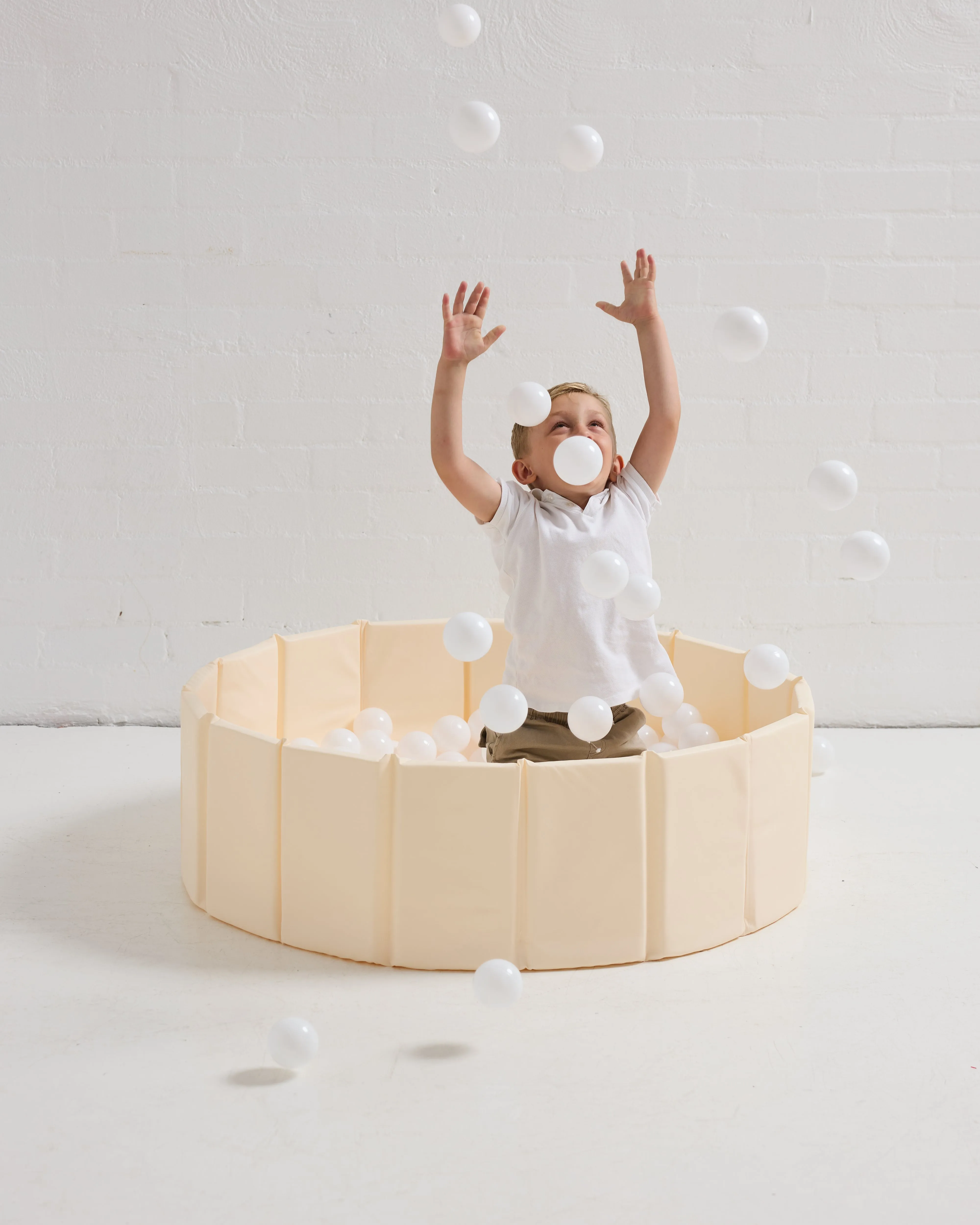 Eco Leather Ivory Foldable Ball Pit   200 Grey White and Light Grey Balls
