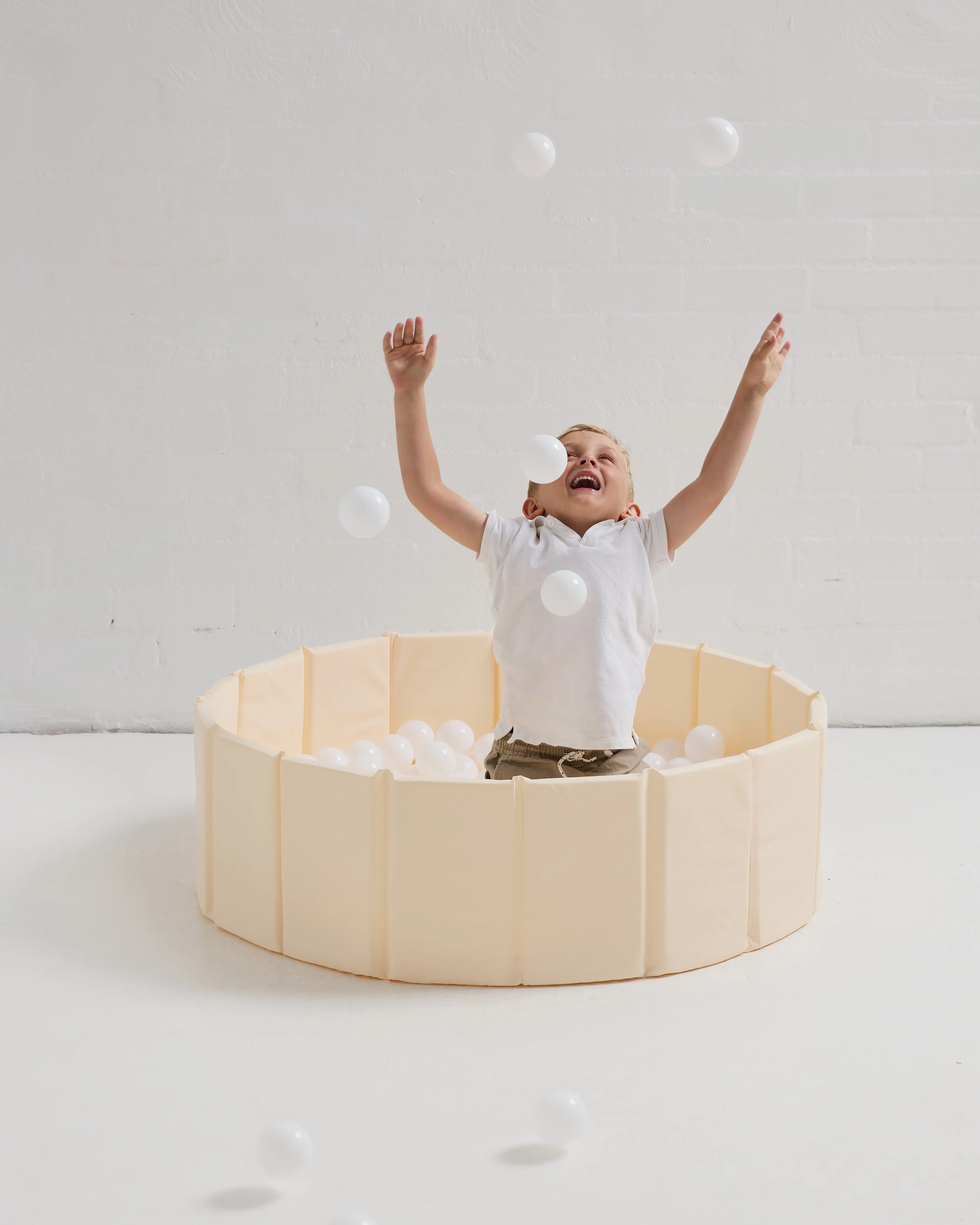Eco Leather Ivory Foldable Ball Pit   200 Grey White and Light Grey Balls