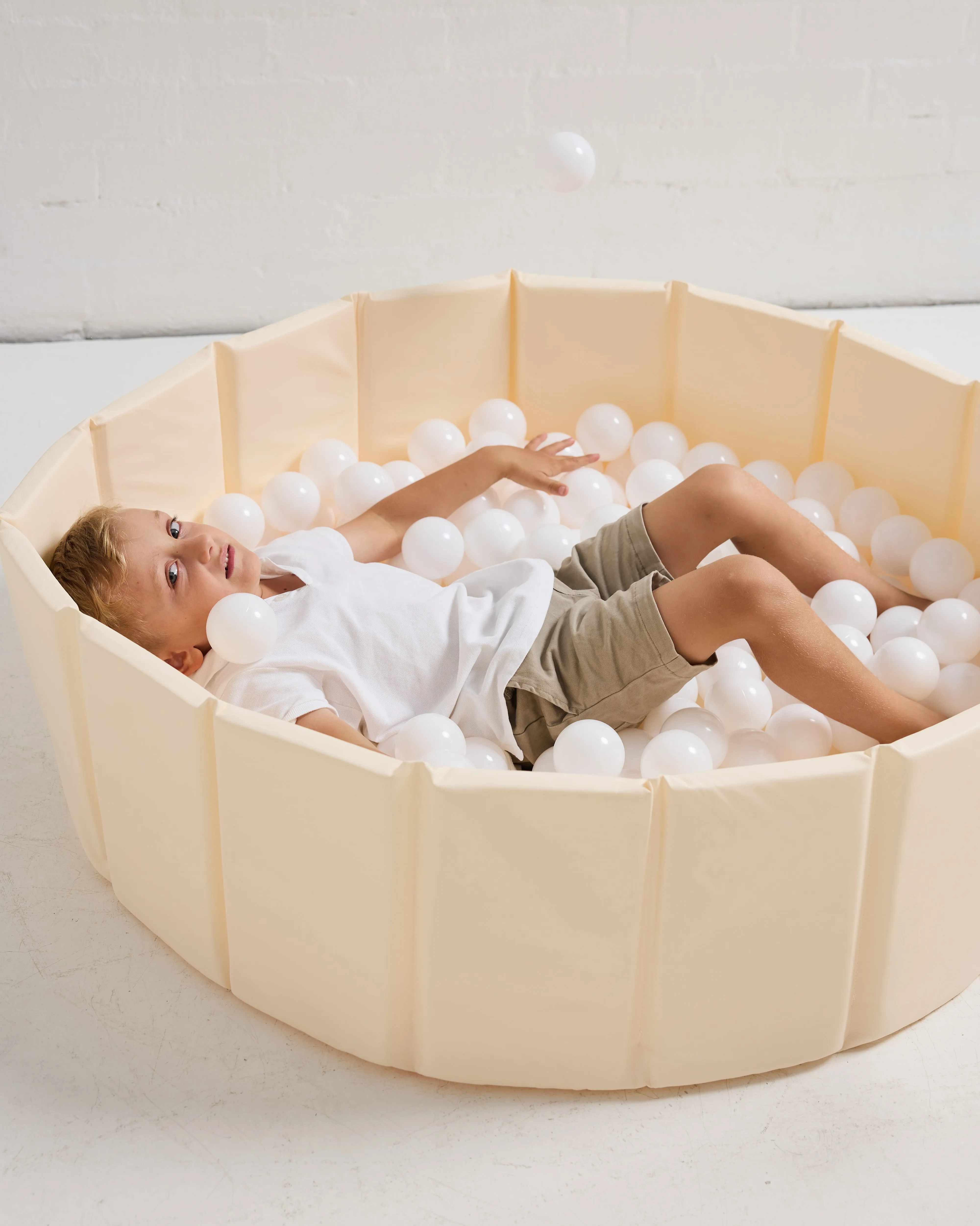 Eco Leather Ivory Foldable Ball Pit   200 Grey White and Light Grey Balls