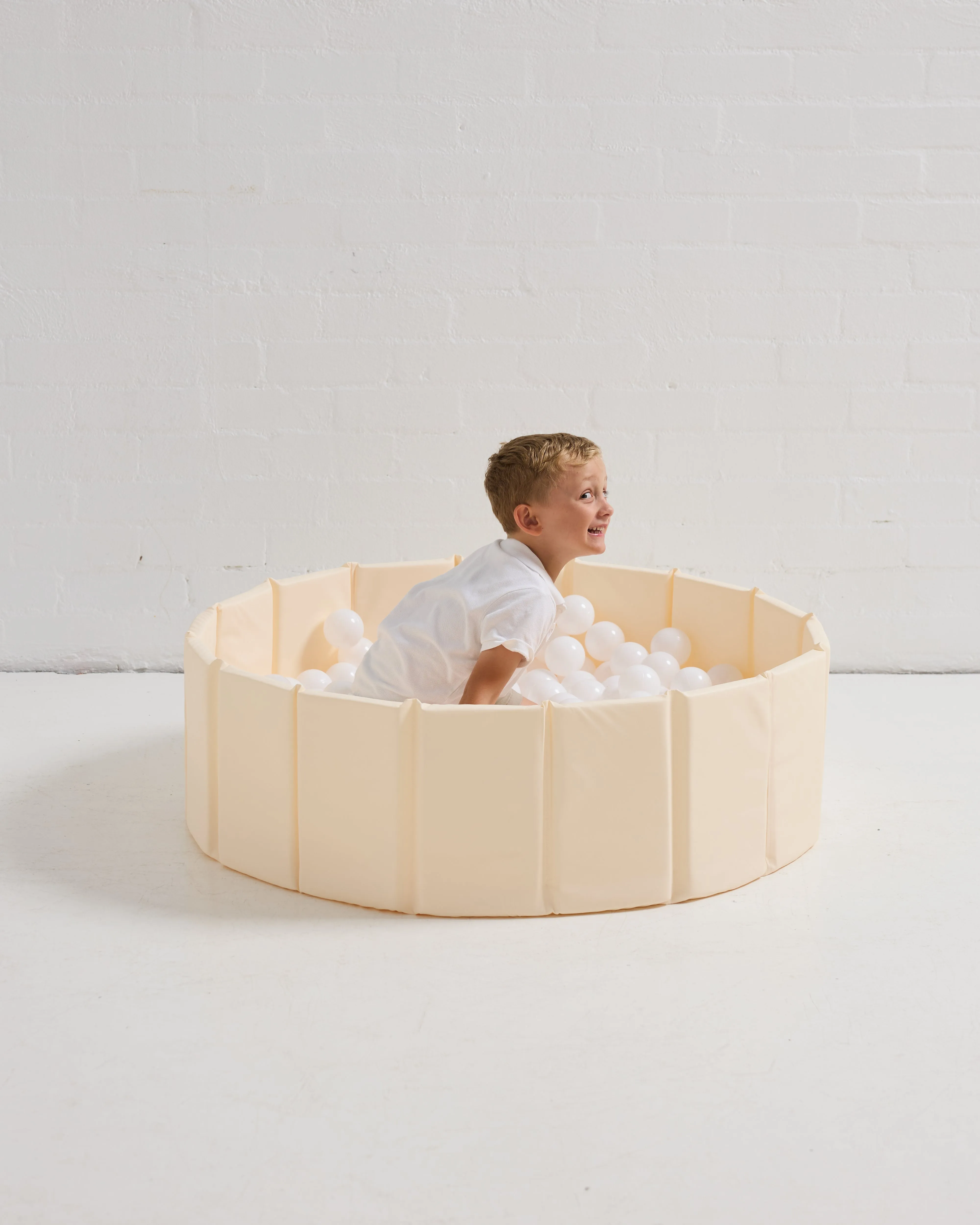Eco Leather Ivory Foldable Ball Pit   200 Grey White and Light Grey Balls