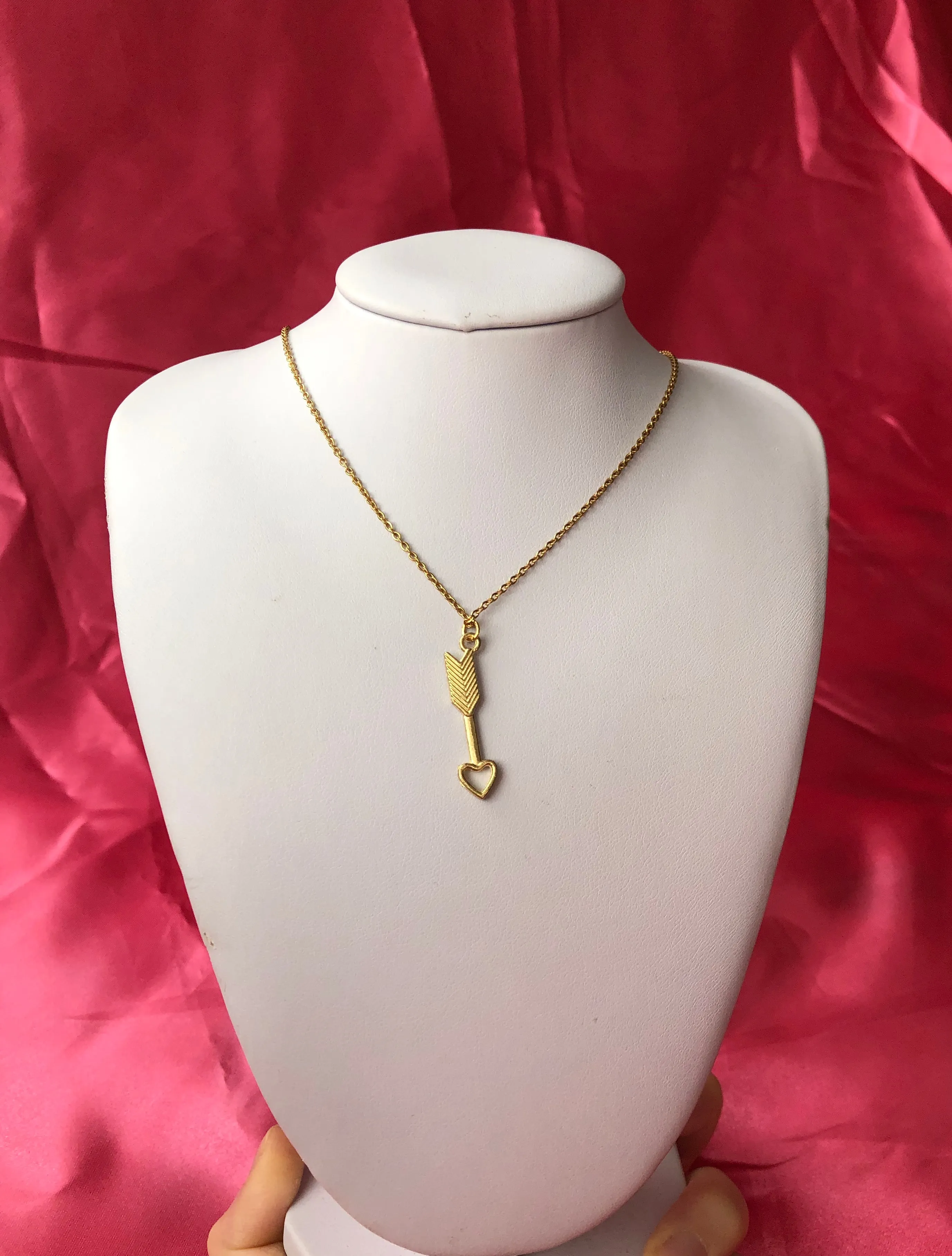 Love arrow necklace