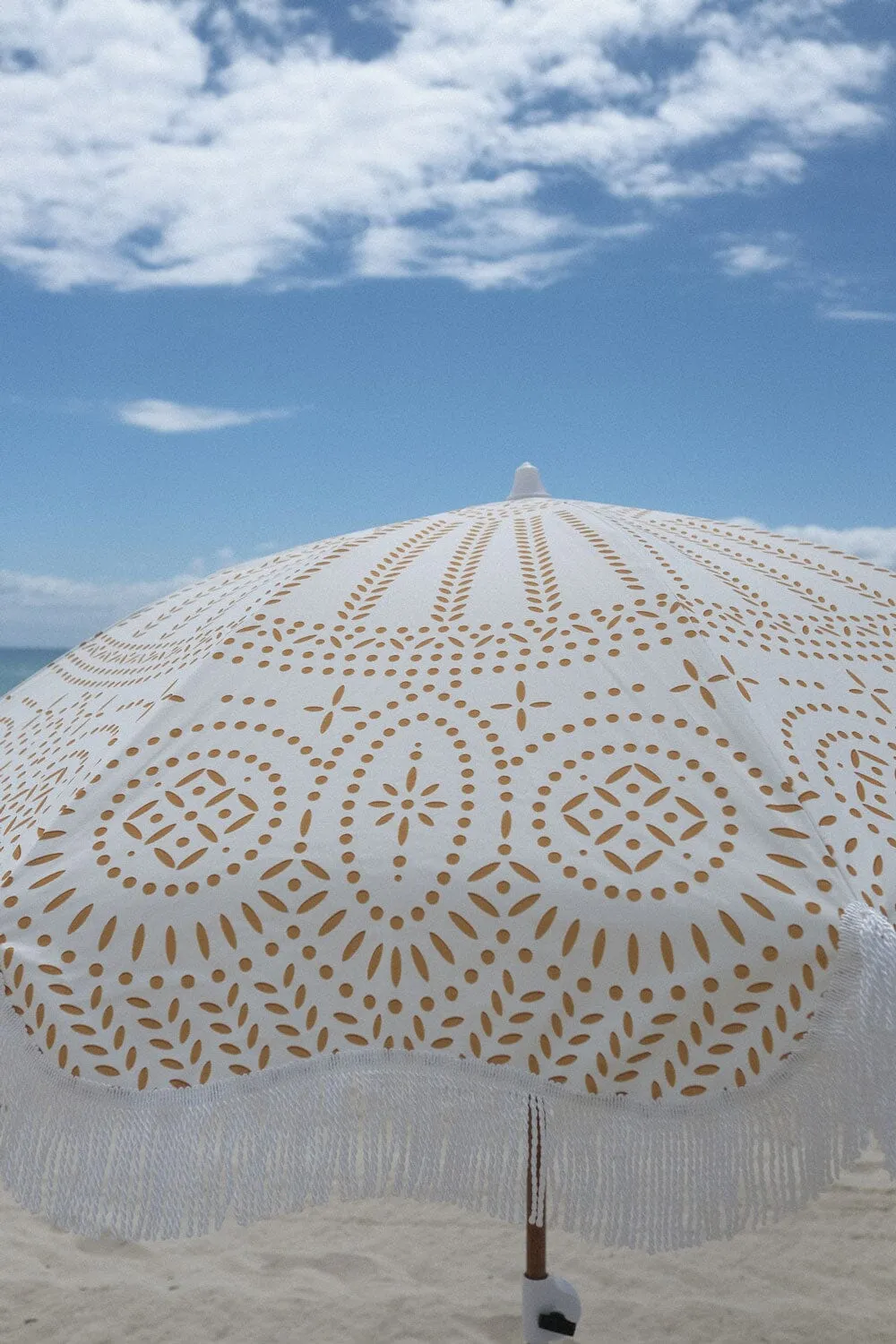 The Holiday Beach Umbrella - Eyelet
