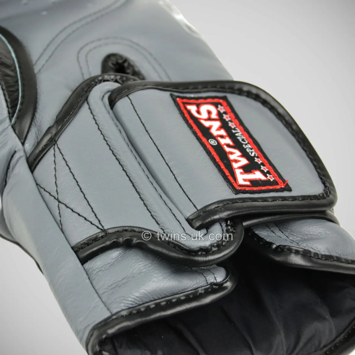 Twins BGVL6 Deluxe Sparring Gloves Black/Grey