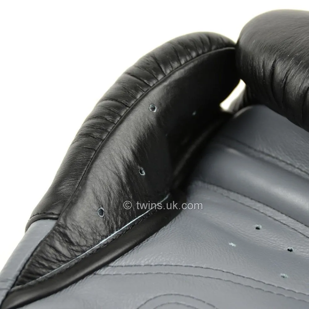 Twins Deluxe Sparring Gloves - Black